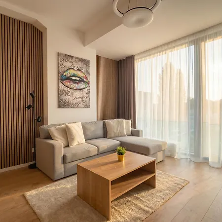 Chic 1br & 1lr Panoramic Sky View Apartment Pressburg